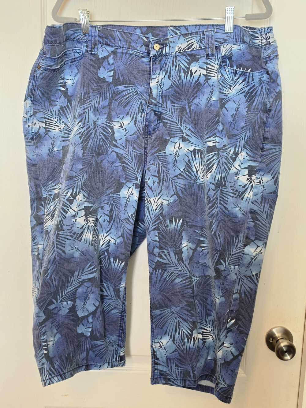 Catherines Blue Tropical-Print Cropped Jeans